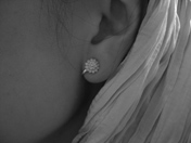 拡大フォト:ロゼッタ/イヤリング:西川勝人